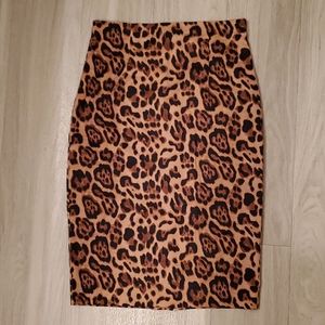 NWOT Animal print pencil skirt size 8